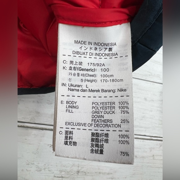 Nike down fill jacket- did not fit me when it arrive- still has tags on it - Picture 9 of 13